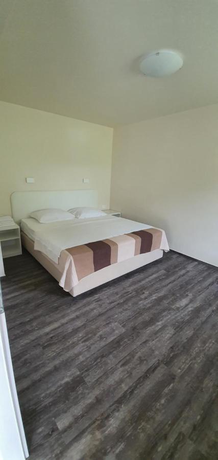 Gostilna S Prenocisci Pri Janezu Hotel Zgornja Loznica Exterior photo